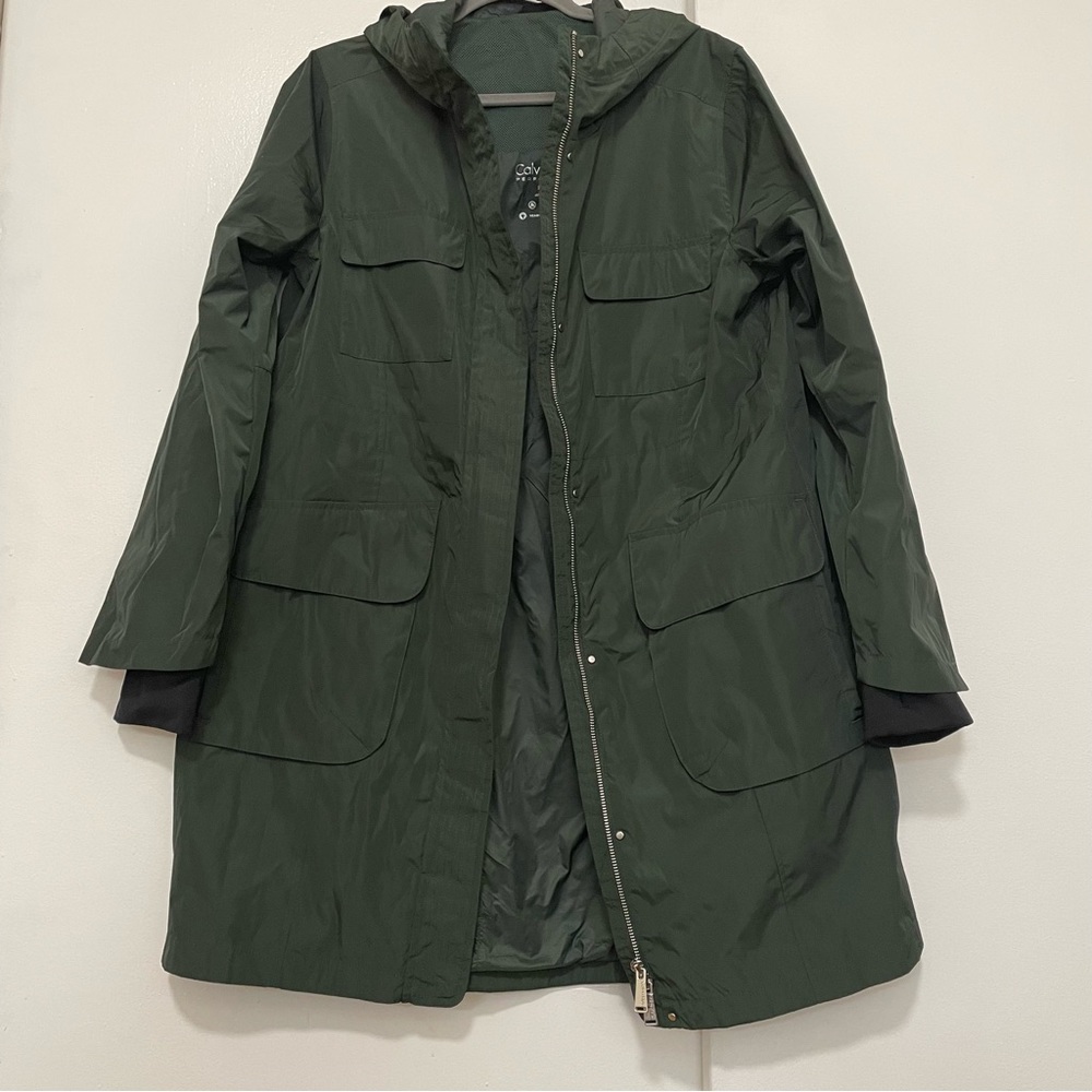 CALVIN KLEIN Size Large Women’s Coat.
Wind and Water Resistant.